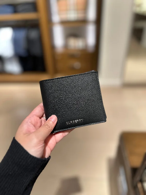 Classic bi fold wallet